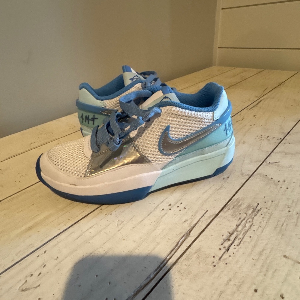 Nike JA 1 SE GS Kids Size 4Y  Glacier Blue/White/Silver #FJ 1266-400